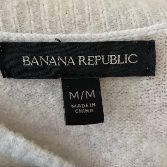 Banana Republic Sweater -Size Medium - Picture 3 of 3